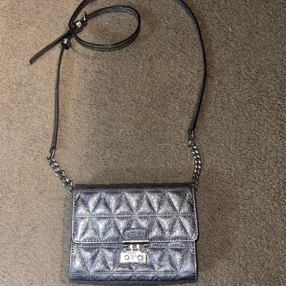 Michael Kors small purse in good condition.